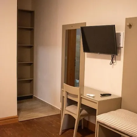 Vila Epidami 99 Πανσιόν